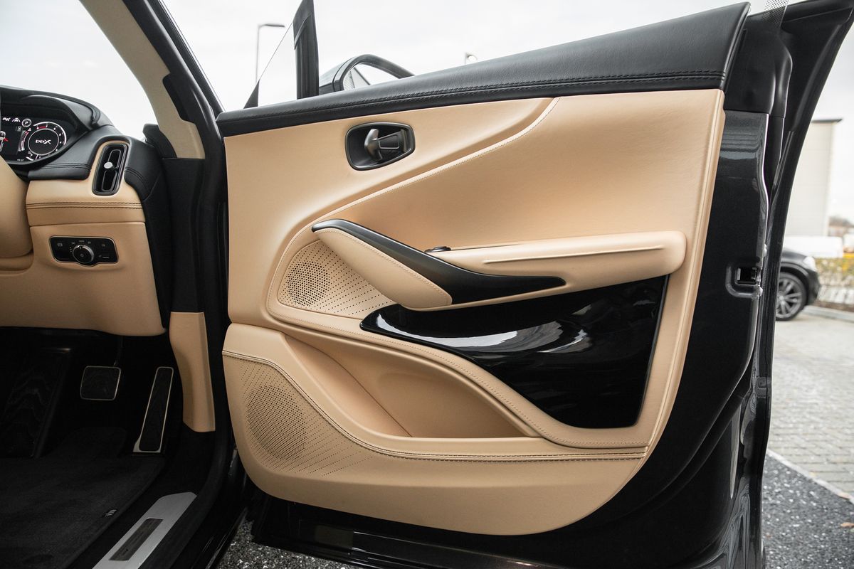 2021 Aston Martin DBX V8 1913 Edition