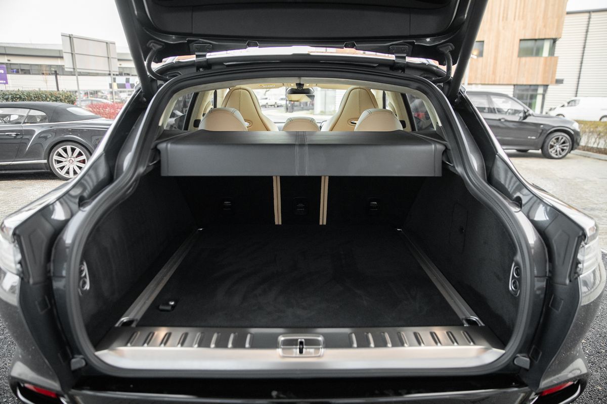 2021 Aston Martin DBX V8 1913 Edition