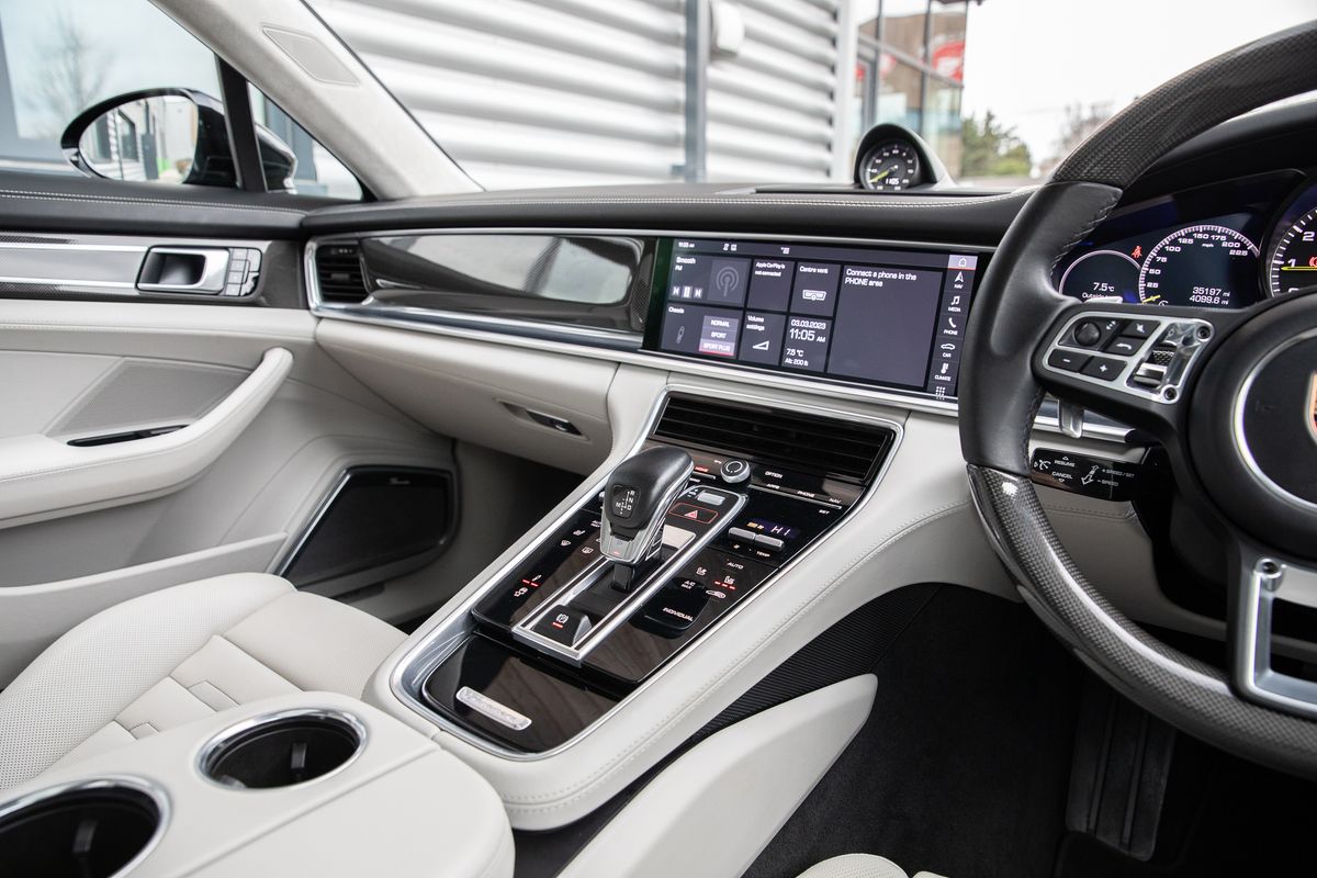 2019 Porsche Panamera Turbo S E-Hybrid