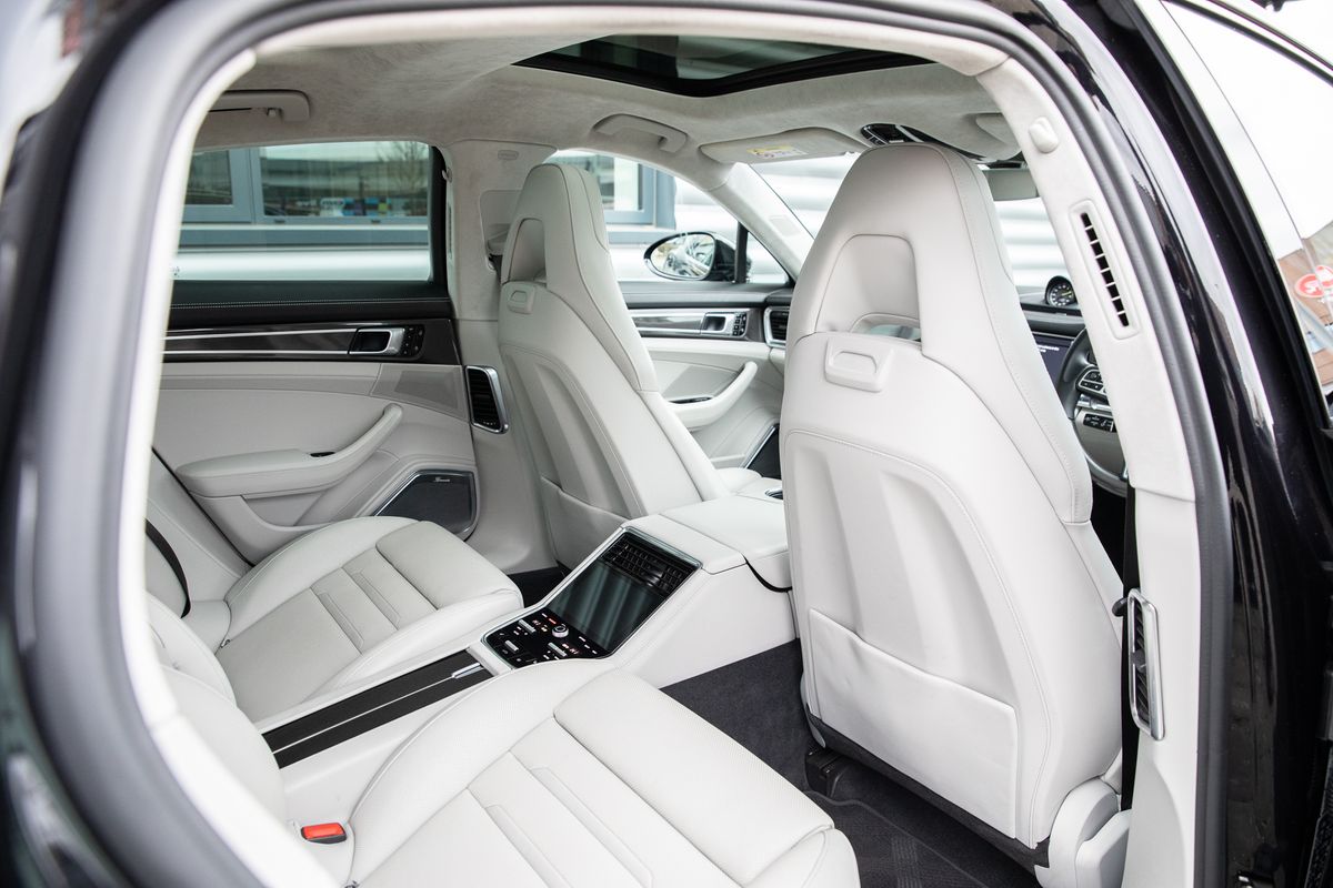 2019 Porsche Panamera Turbo S E-Hybrid