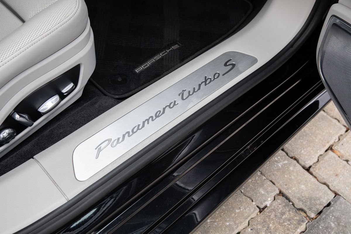 2019 Porsche Panamera Turbo S E-Hybrid