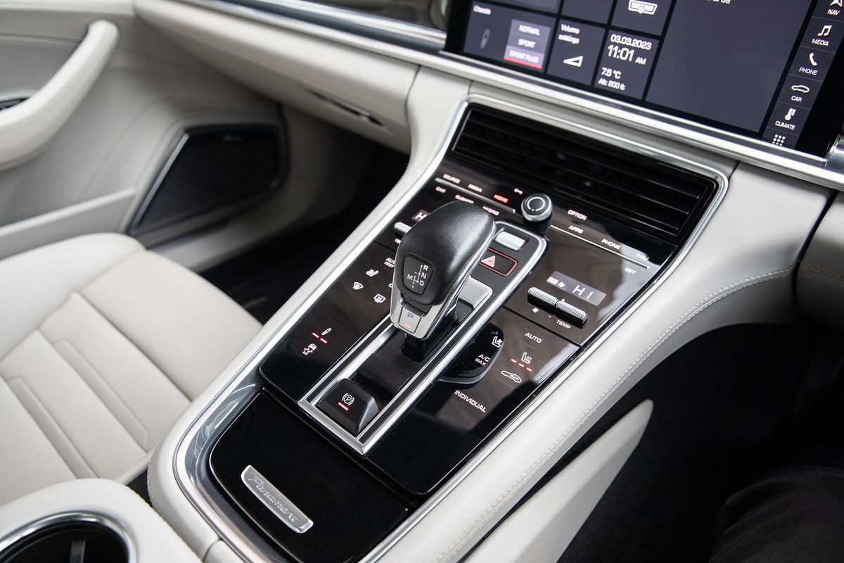 2019 Porsche Panamera Turbo S E-Hybrid