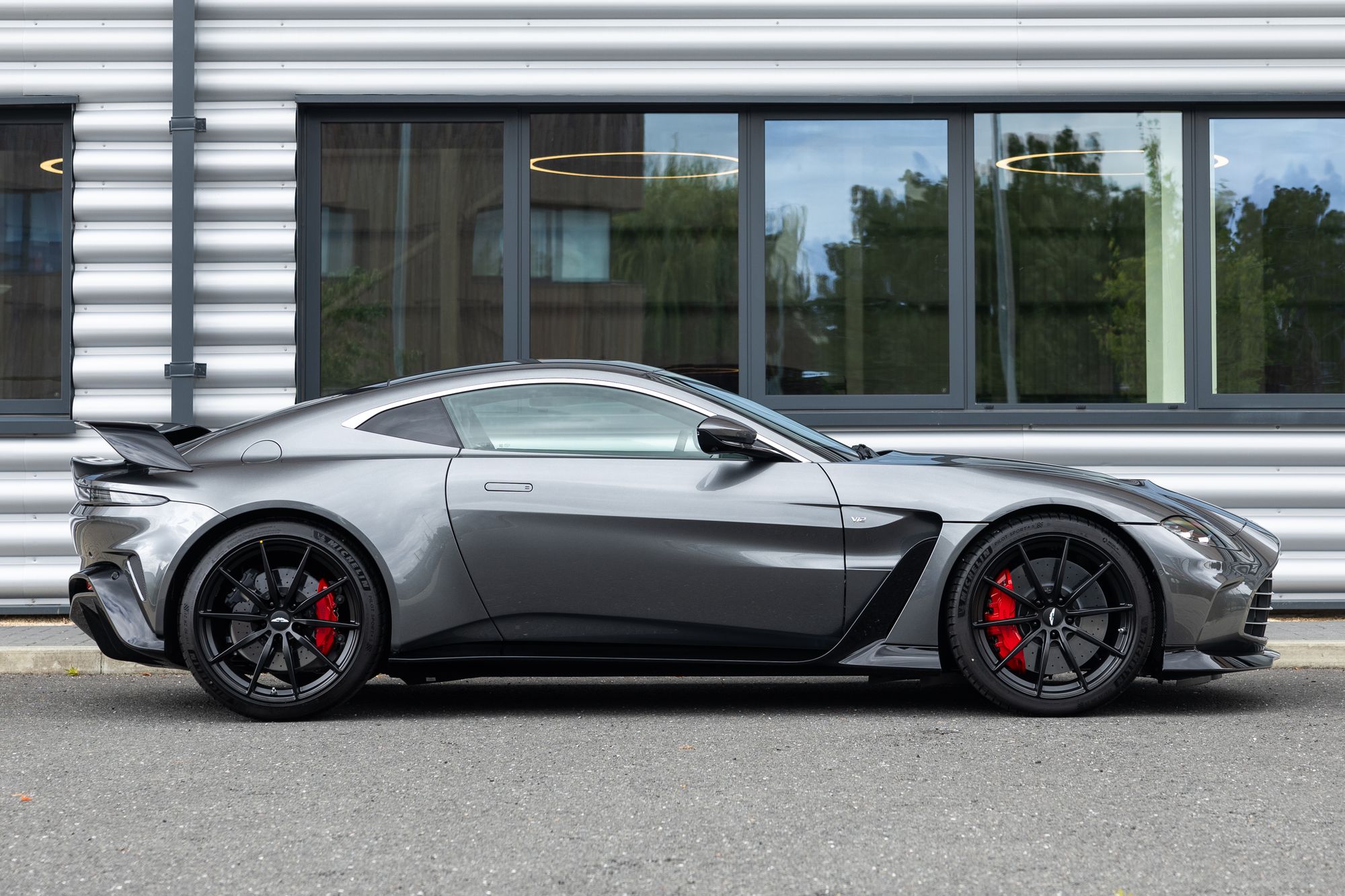 New 2022 Aston Martin Vantage Auto For Sale ()