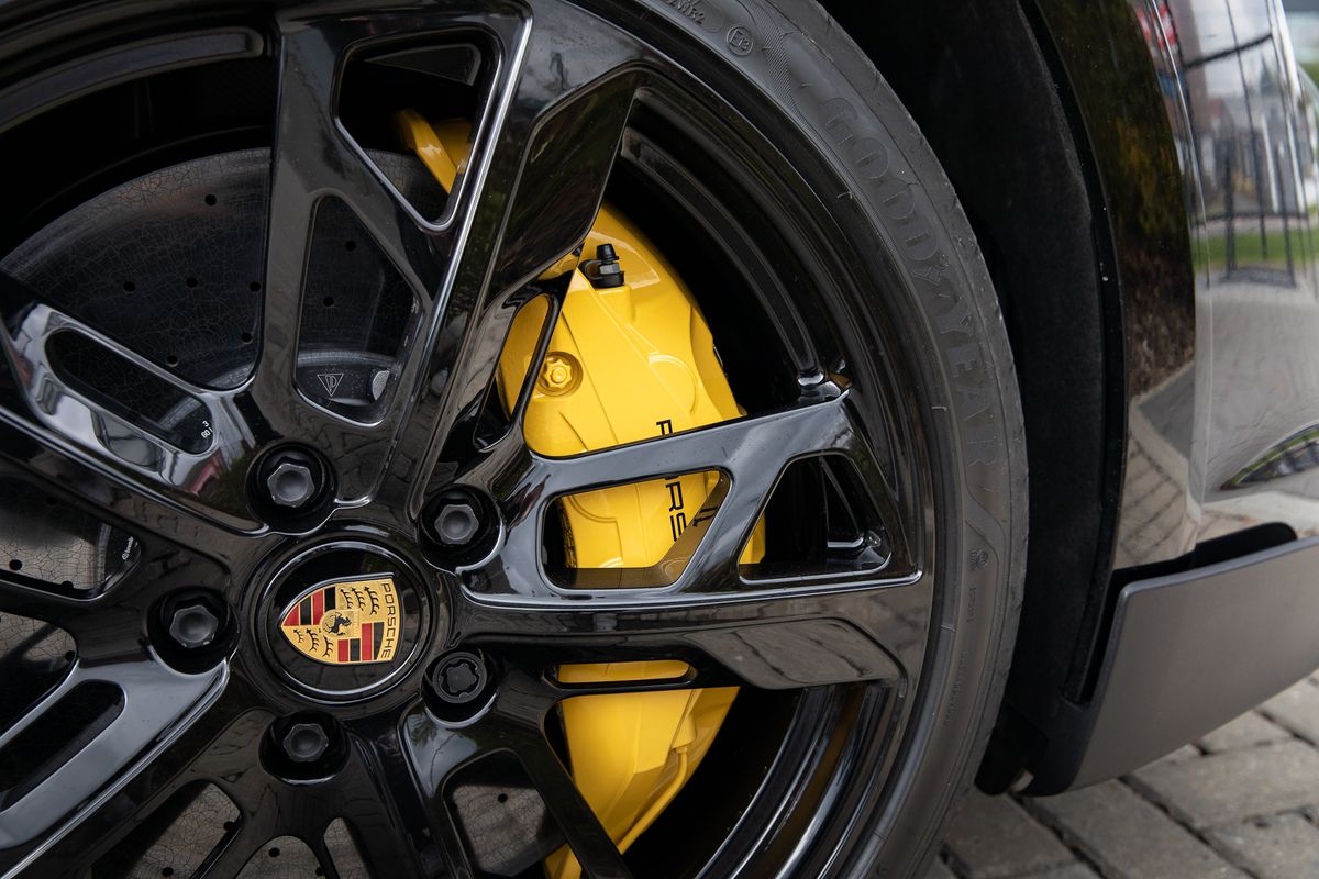 2022 Porsche Taycan Performance Plus 93.4kWh Turbo S Cross Turismo