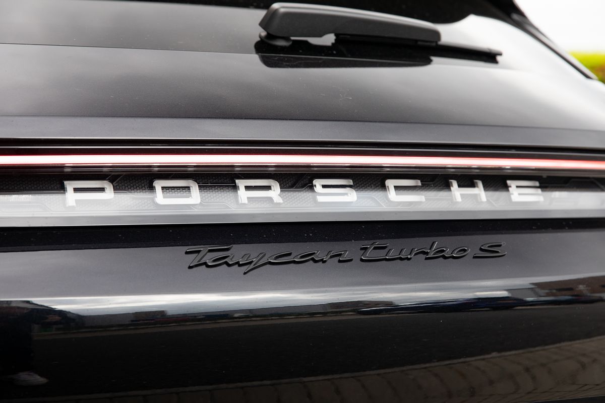 2022 Porsche Taycan Performance Plus 93.4kWh Turbo S Cross Turismo