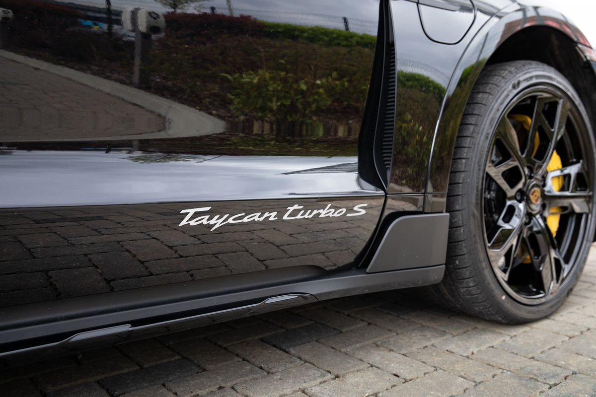 2022 Porsche Taycan Performance Plus 93.4kWh Turbo S Cross Turismo