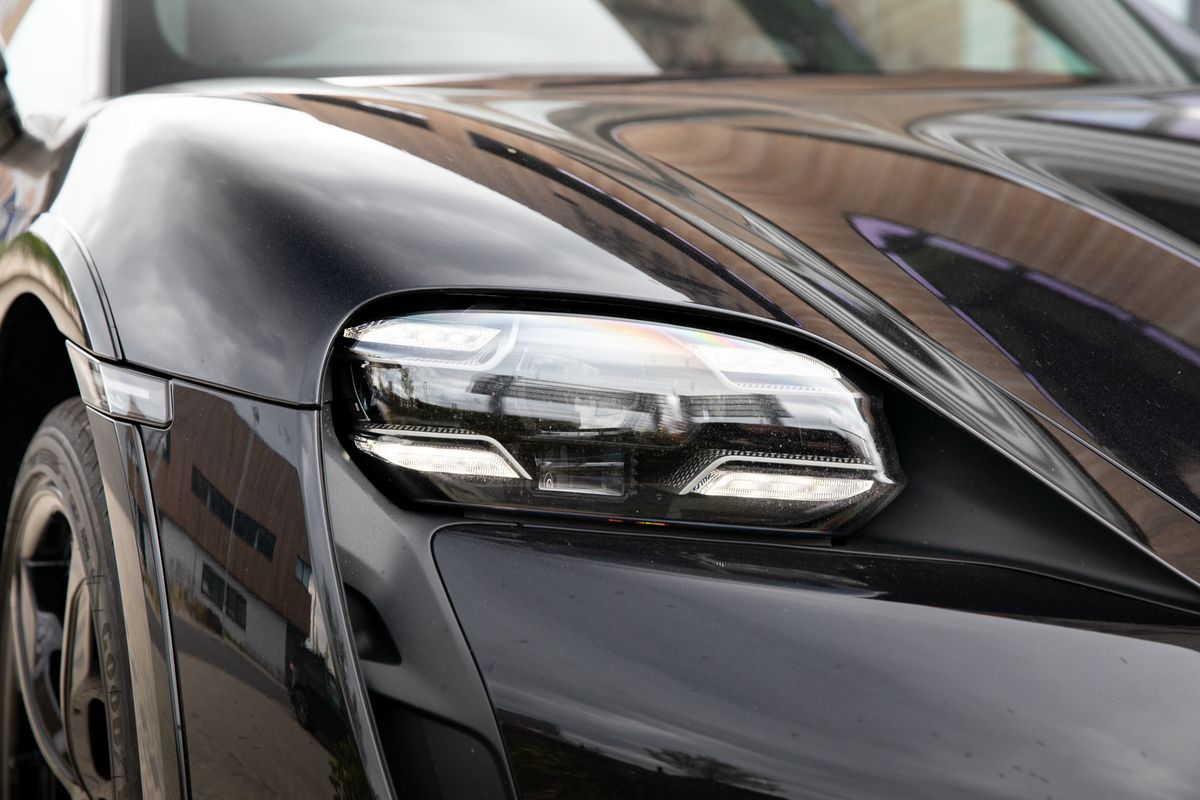 2022 Porsche Taycan Performance Plus 93.4kWh Turbo S Cross Turismo