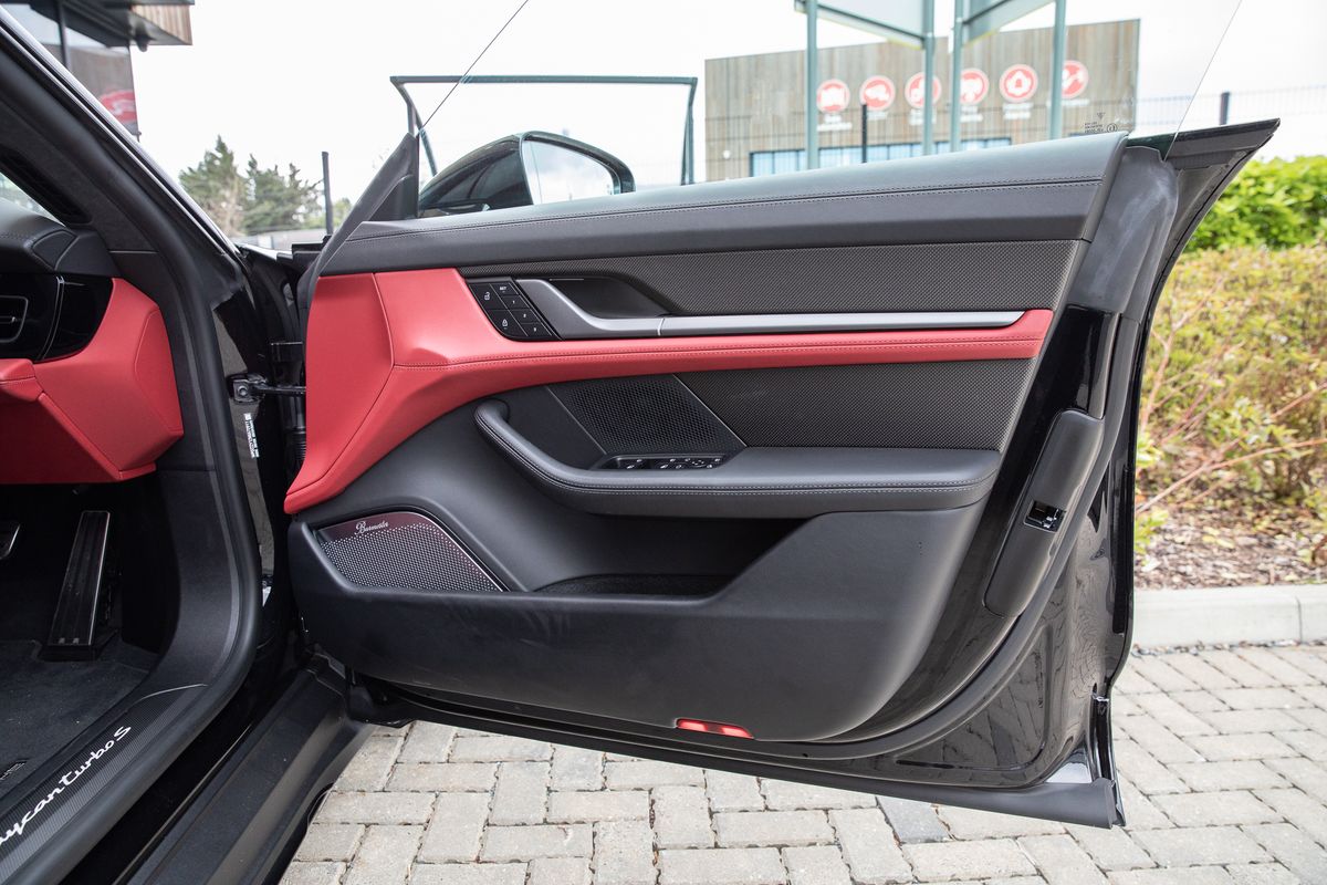 2022 Porsche Taycan Performance Plus 93.4kWh Turbo S Cross Turismo