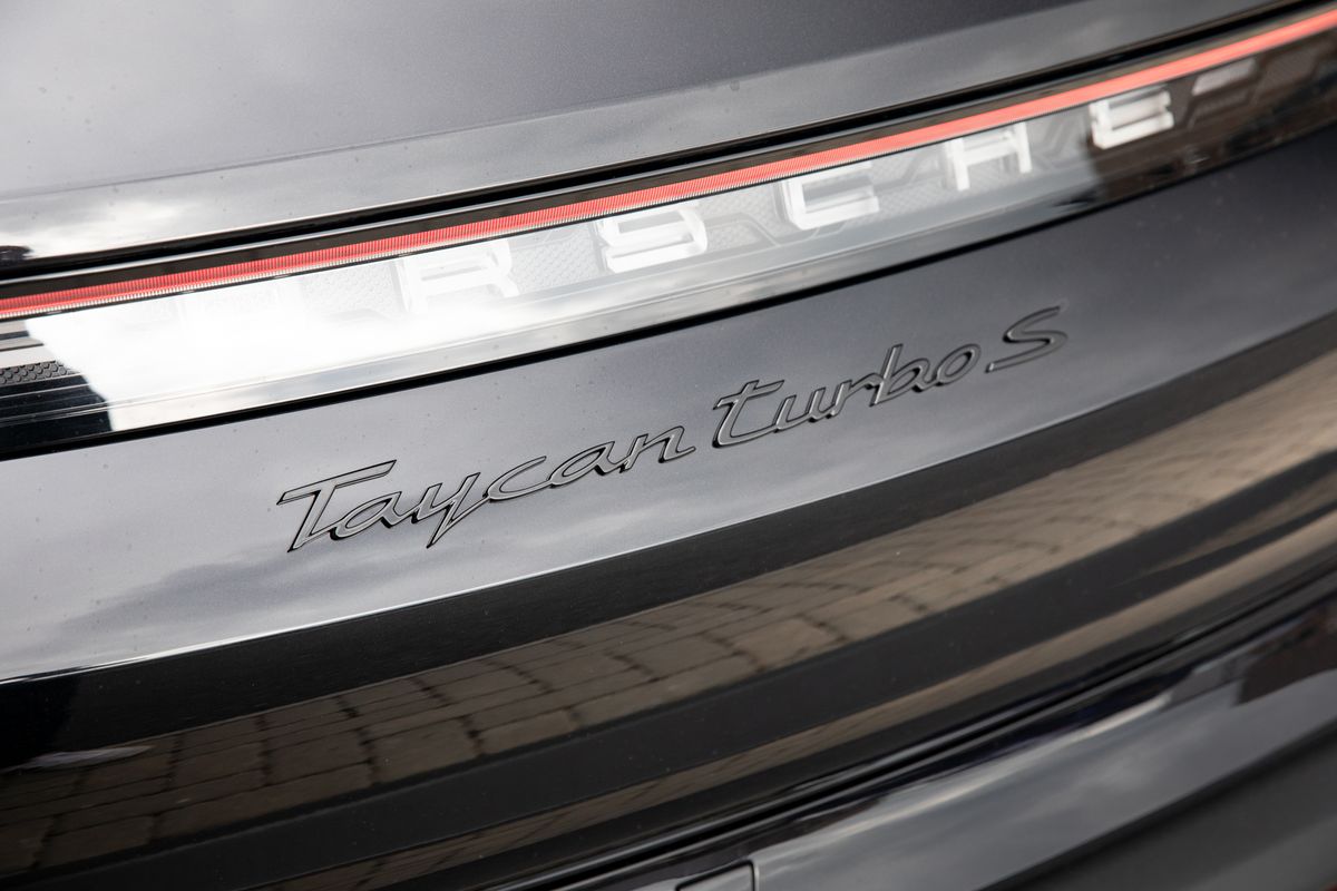 2022 Porsche Taycan Performance Plus 93.4kWh Turbo S Cross Turismo