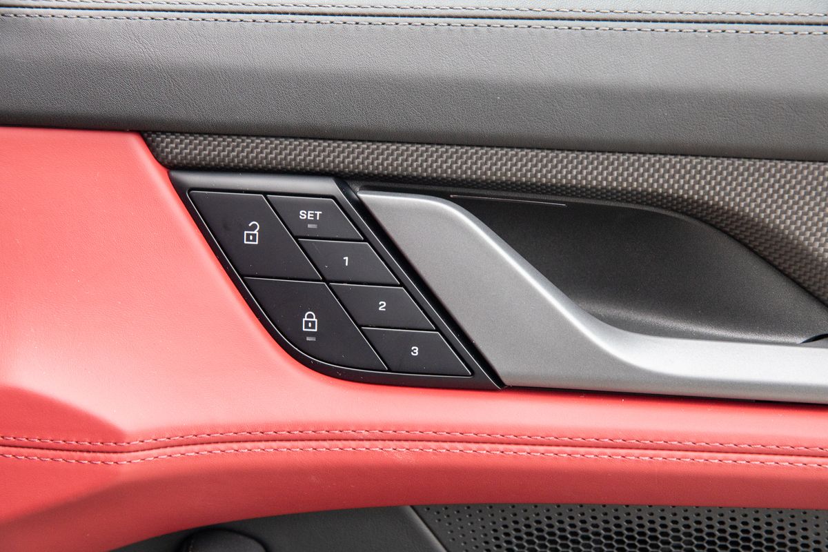 2022 Porsche Taycan Performance Plus 93.4kWh Turbo S Cross Turismo