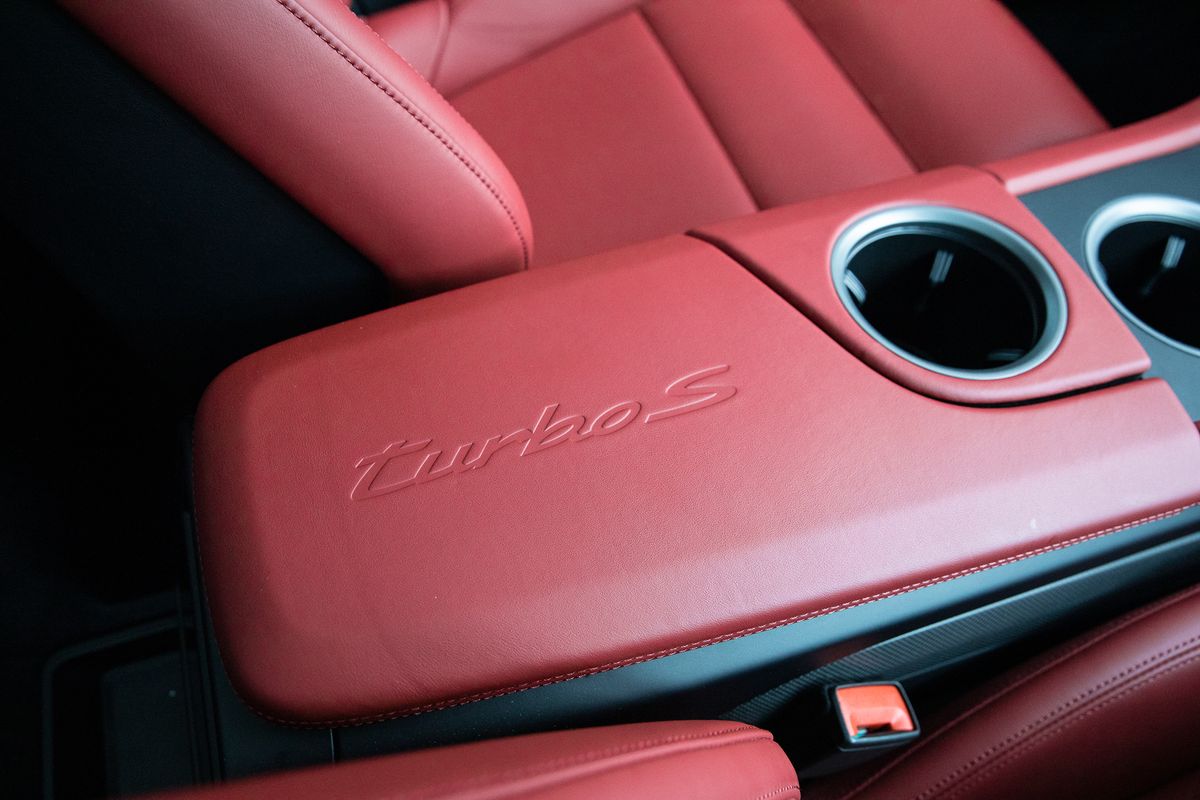 2022 Porsche Taycan Performance Plus 93.4kWh Turbo S Cross Turismo