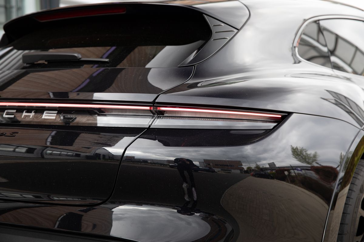 2022 Porsche Taycan Performance Plus 93.4kWh Turbo S Cross Turismo