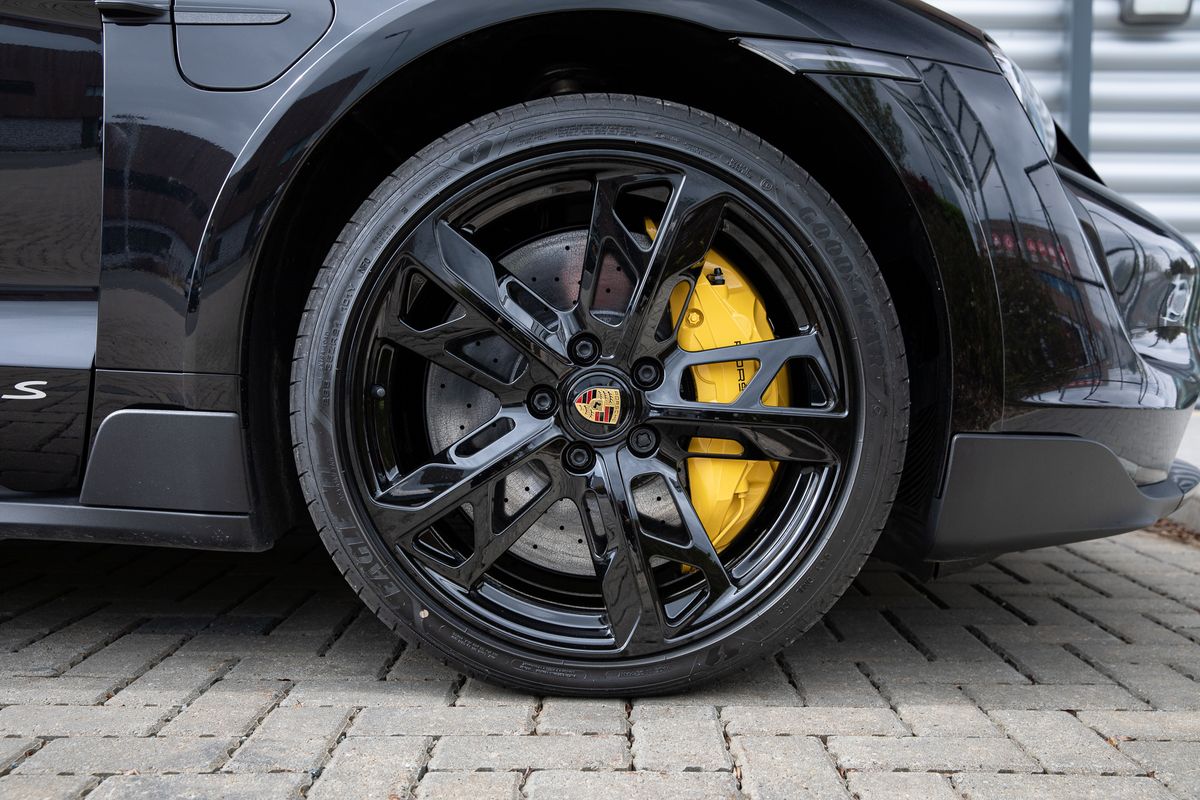 2022 Porsche Taycan Performance Plus 93.4kWh Turbo S Cross Turismo