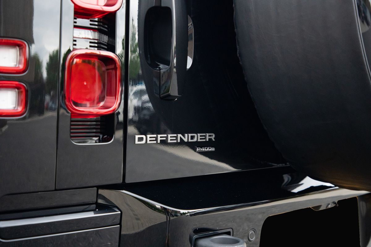 2023 Land Rover URBAN Defender 110 P400e 15.4kWh X-Dynamic SE