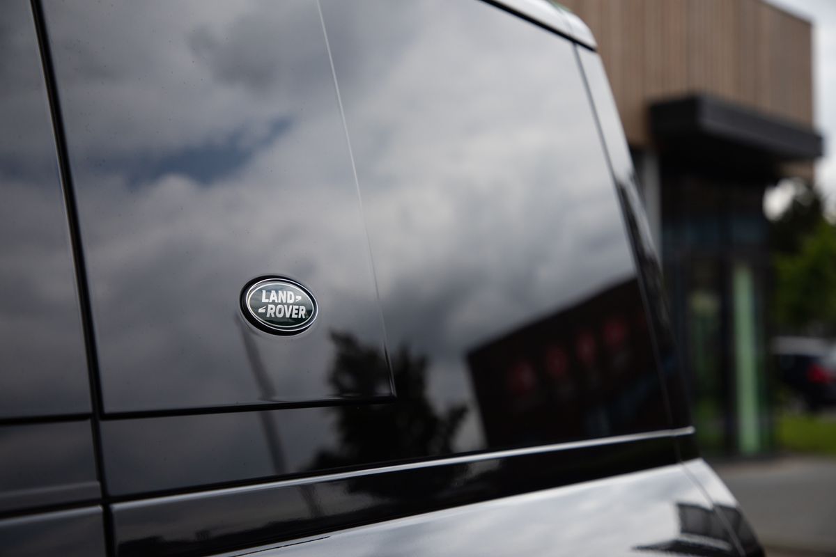 2023 Land Rover URBAN Defender 110 P400e 15.4kWh X-Dynamic SE