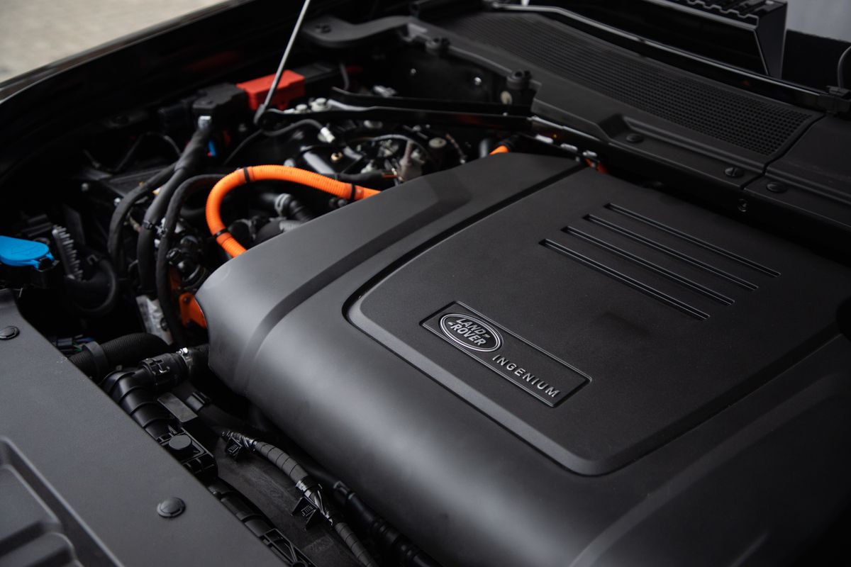 2023 Land Rover URBAN Defender 110 P400e 15.4kWh X-Dynamic SE