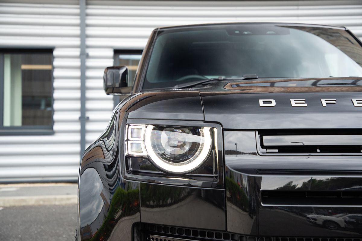 2023 Land Rover URBAN Defender 110 P400e 15.4kWh X-Dynamic SE