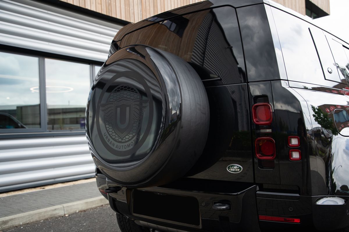 2023 Land Rover URBAN Defender 110 P400e 15.4kWh X-Dynamic SE