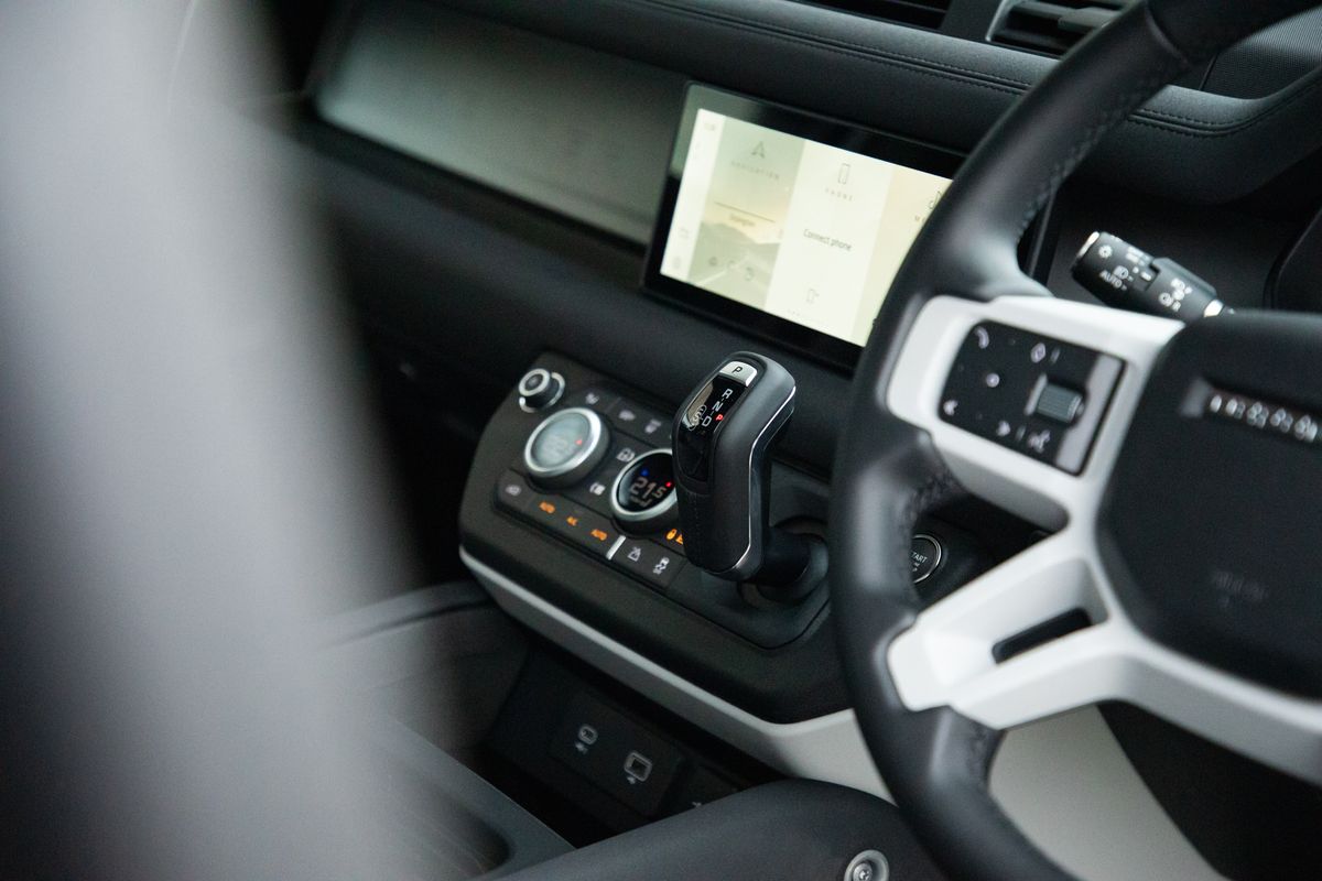 2023 Land Rover URBAN Defender 110 P400e 15.4kWh X-Dynamic SE