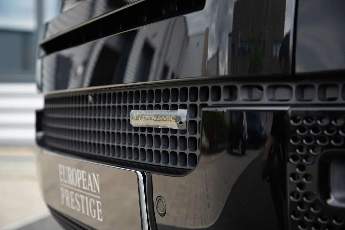 2023 Land Rover URBAN Defender 110 P400e 15.4kWh X-Dynamic SE