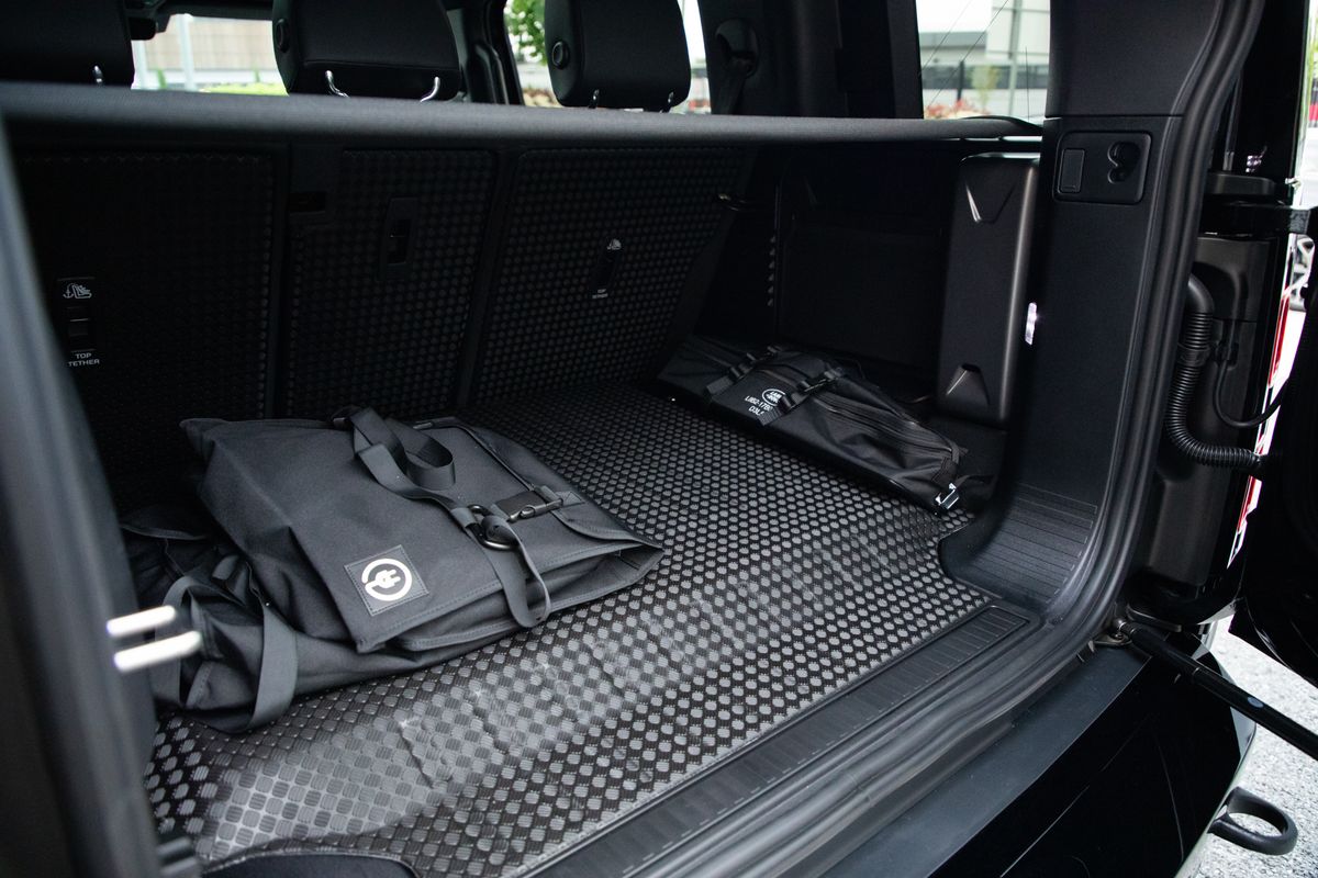 2023 Land Rover URBAN Defender 110 P400e 15.4kWh X-Dynamic SE