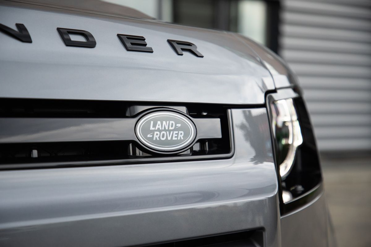 2023 Land Rover URBAN Defender 110 2.0 P400e 15.4kWh X-Dynamic HSE Auto 4WD