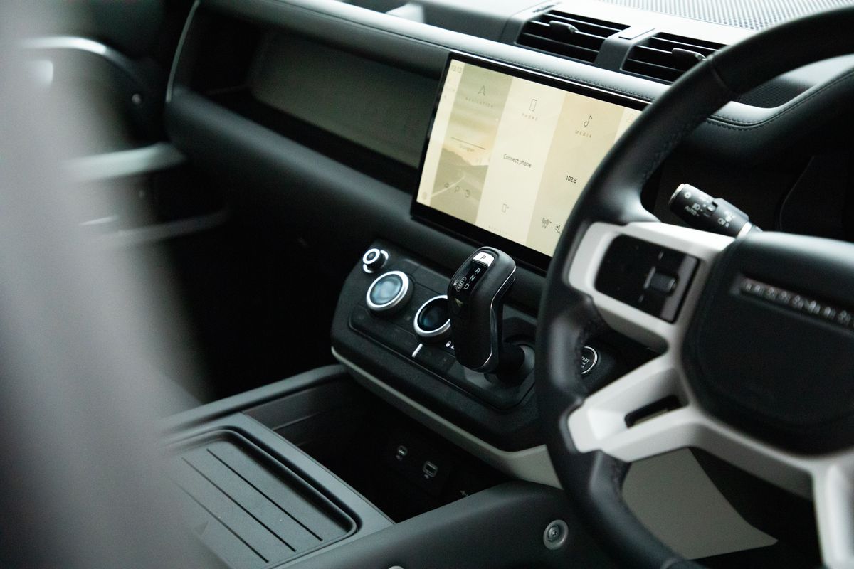 2023 Land Rover URBAN Defender 110 2.0 P400e 15.4kWh X-Dynamic HSE Auto 4WD