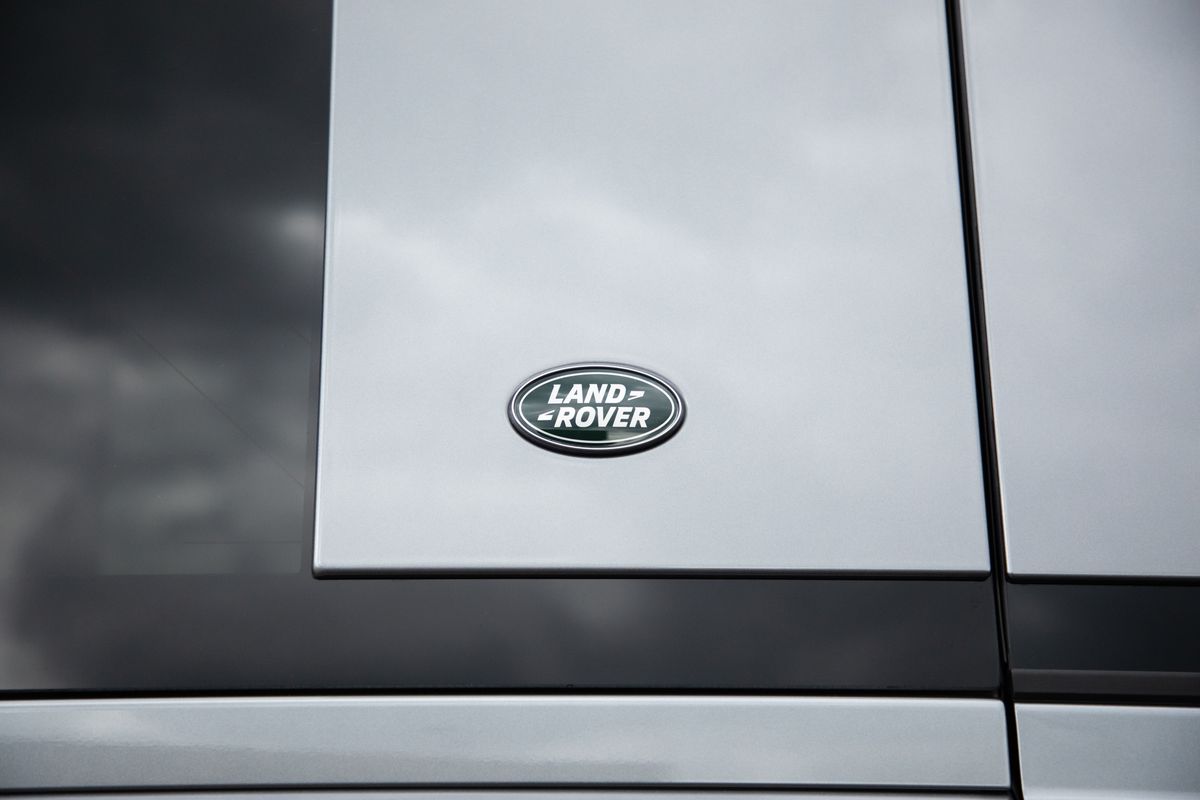 2023 Land Rover URBAN Defender 110 2.0 P400e 15.4kWh X-Dynamic HSE Auto 4WD