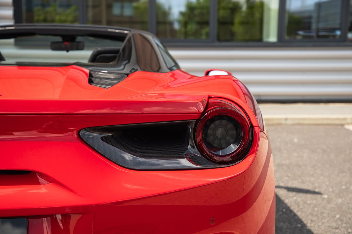 2019 Ferrari 488 3.9T V8 Spider F1 DCT Euro