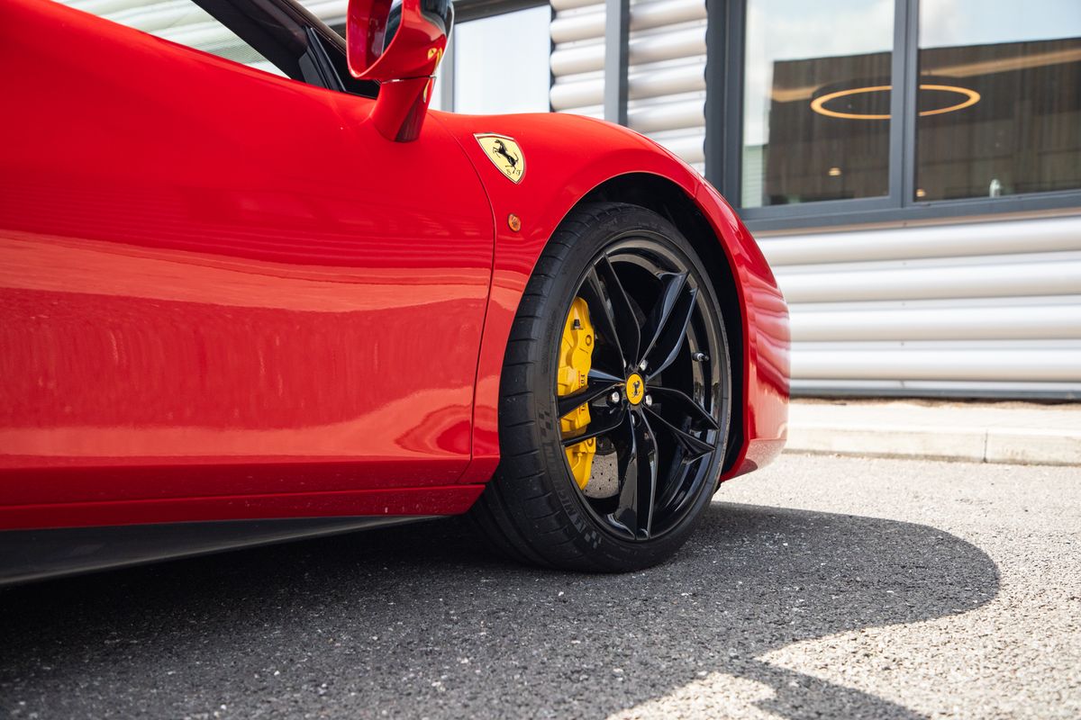 2019 Ferrari 488 3.9T V8 Spider F1 DCT Euro