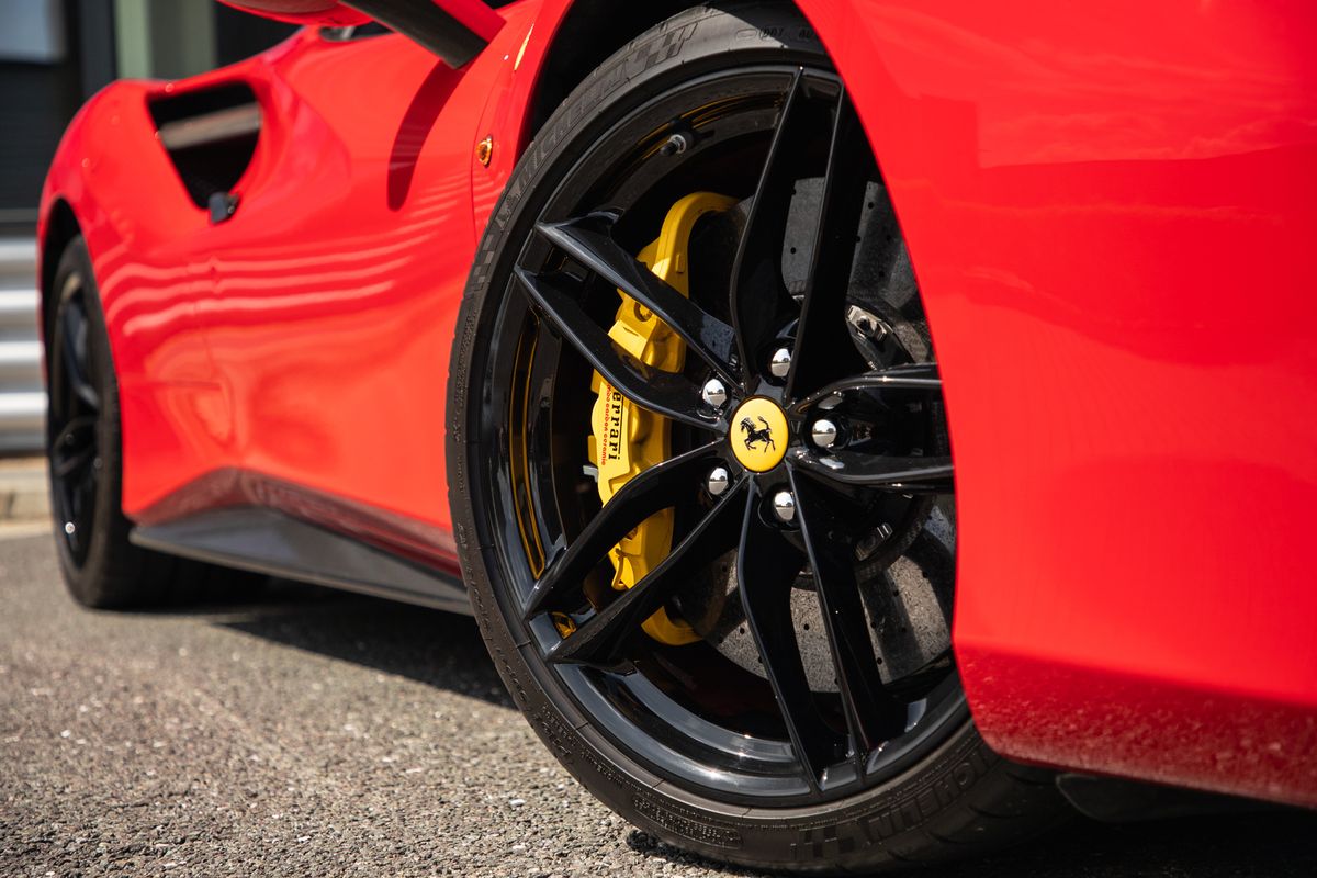 2019 Ferrari 488 3.9T V8 Spider F1 DCT Euro