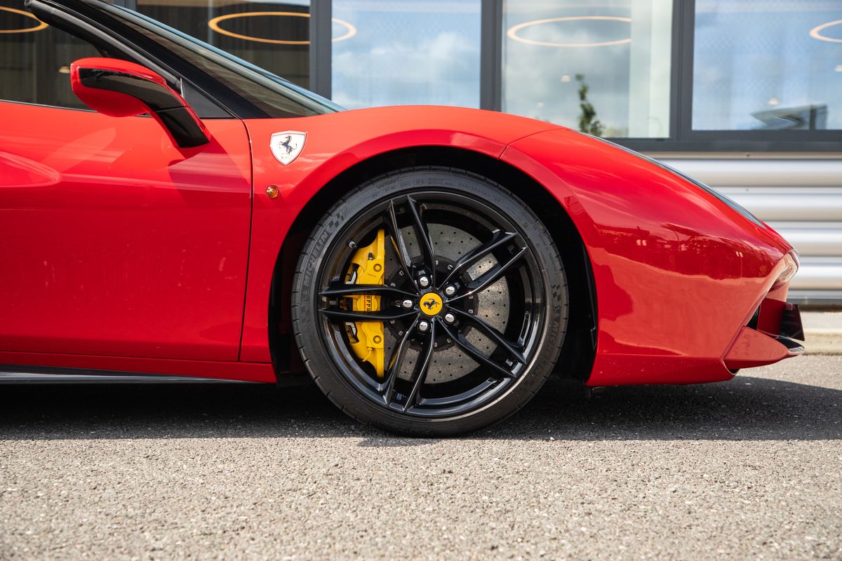 2019 Ferrari 488 3.9T V8 Spider F1 DCT Euro