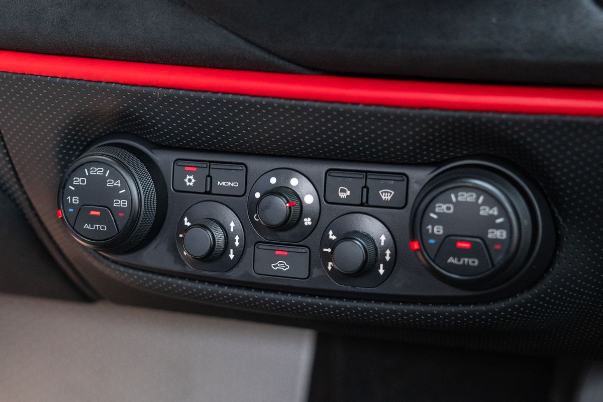 2020 Ferrari 488 Pista 3.9T V8 F1 DCT