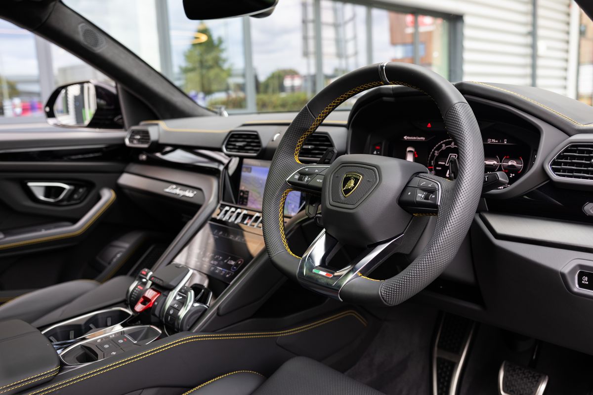 2023 Lamborghini Urus S