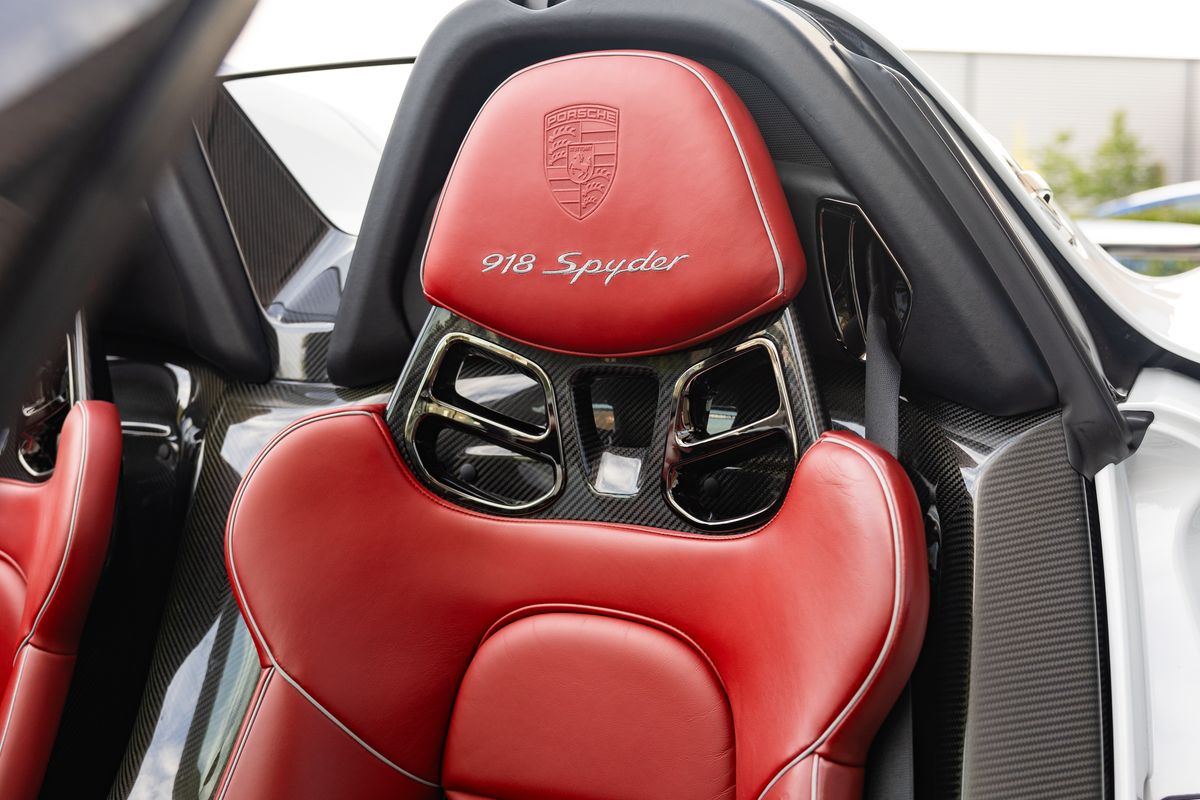2014 Porsche 918 Spyder Weissach Package