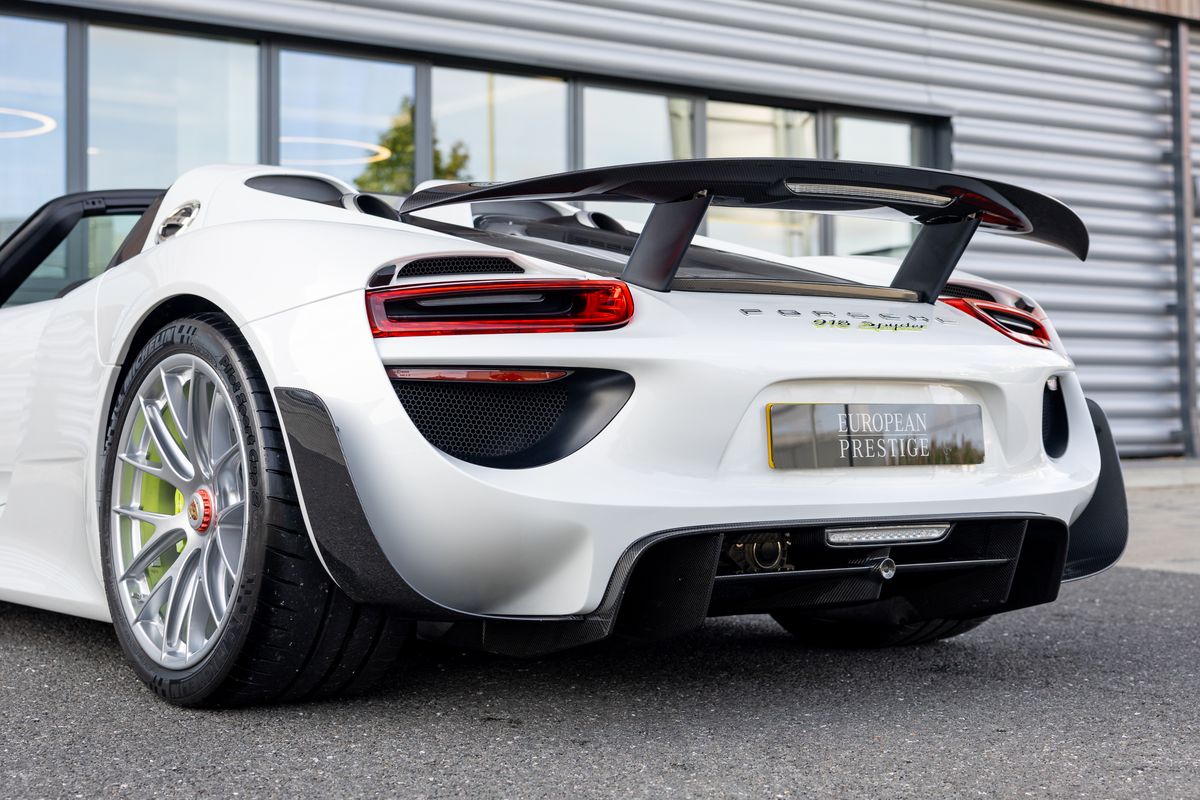 2014 Porsche 918 Spyder Weissach Package