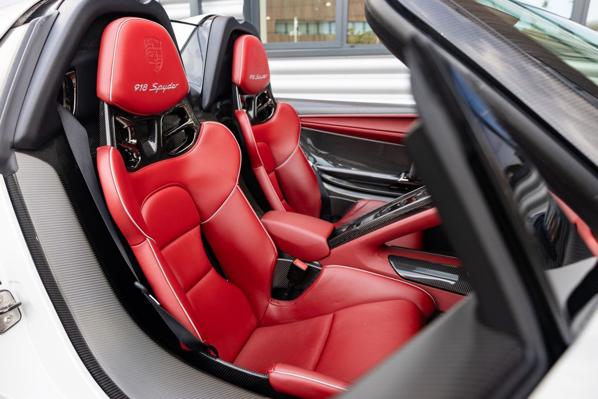 2014 Porsche 918 Spyder Weissach Package