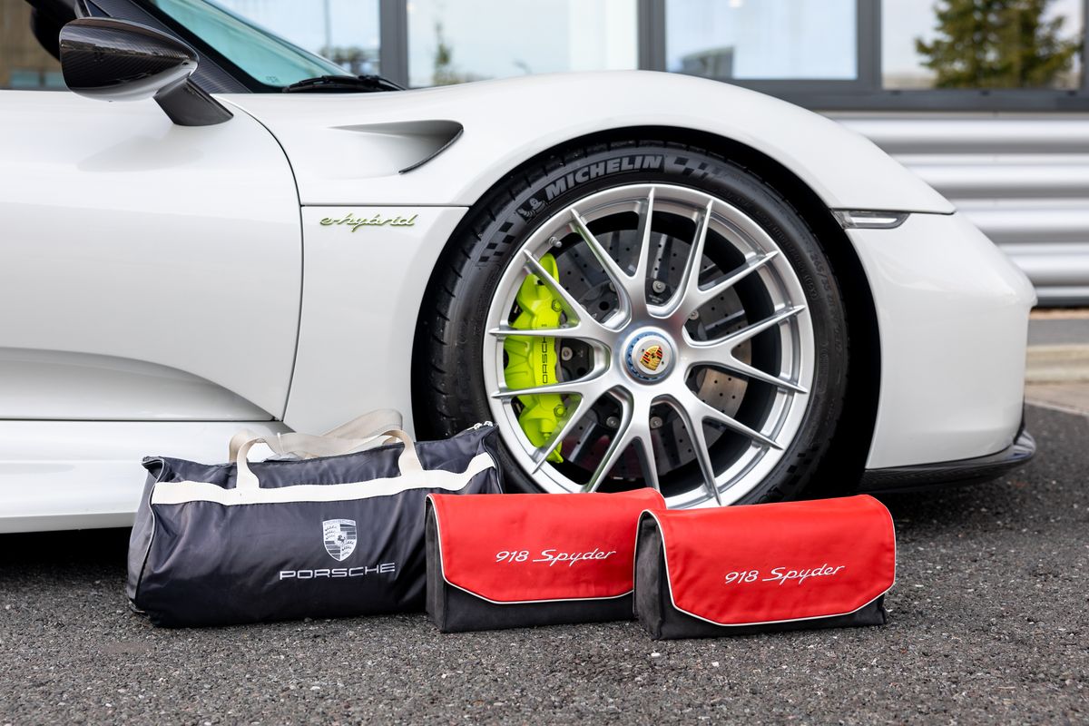 2014 Porsche 918 Spyder Weissach Package