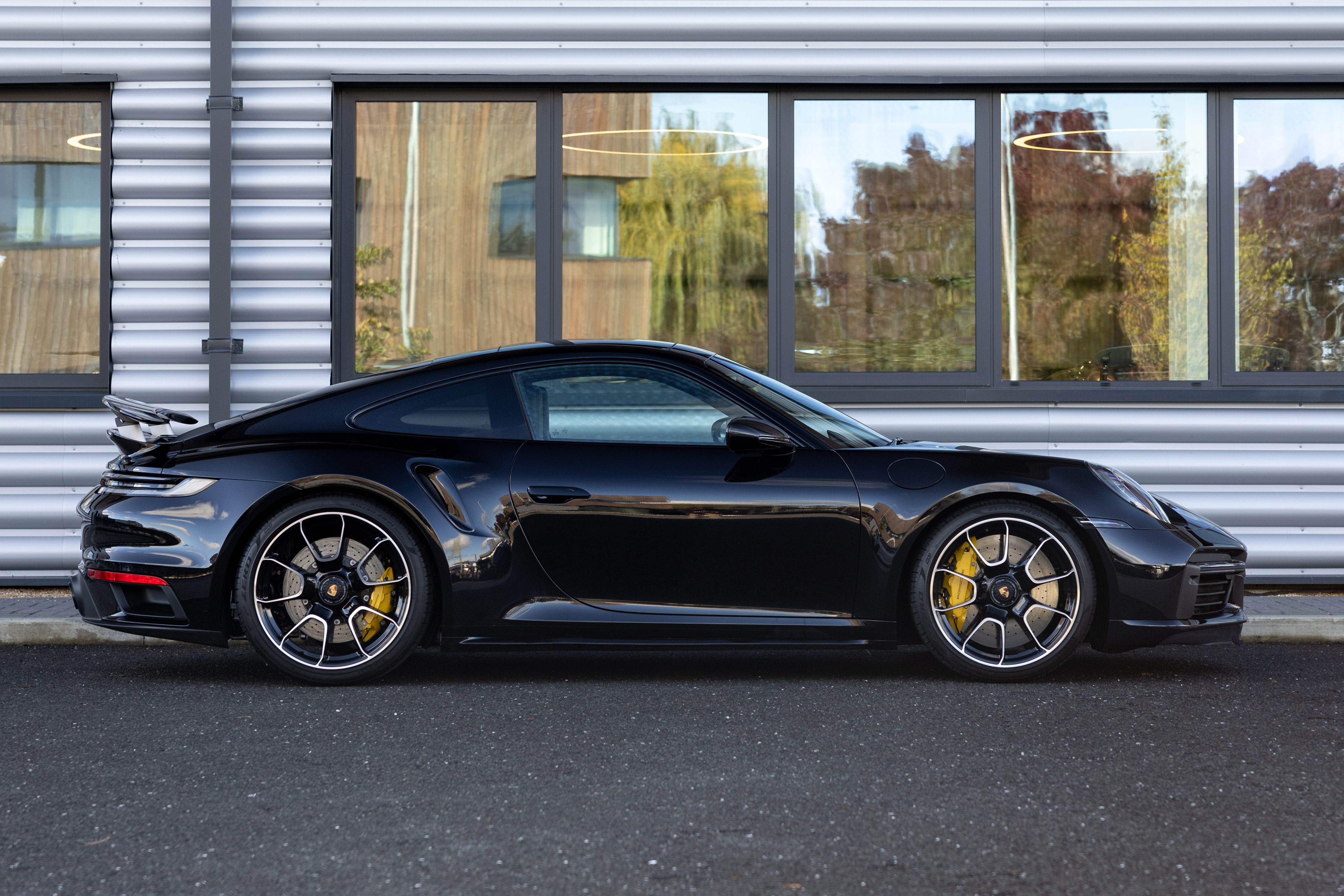 ポルシェ 911 (992)TurboSChristmasEdition2021 Porsche 992 Turbo S 2021 - elferspot.com - Marketplace for