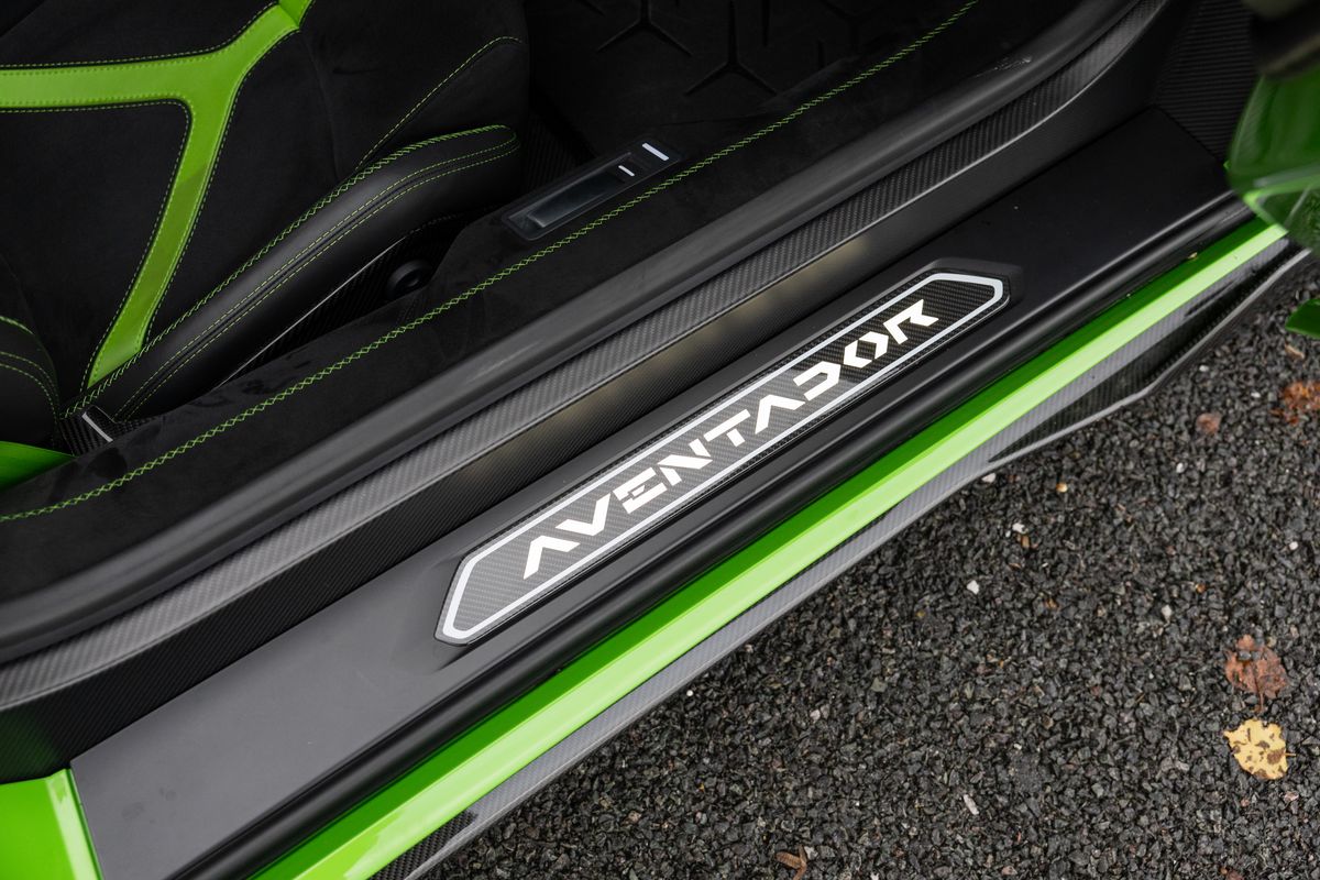 2020 Lamborghini Aventador SVJ Roadster