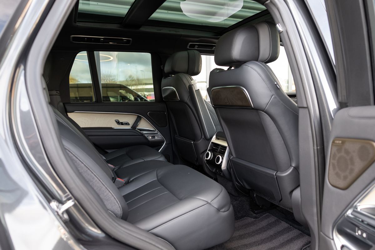 2022 Land Rover Range Rover SV