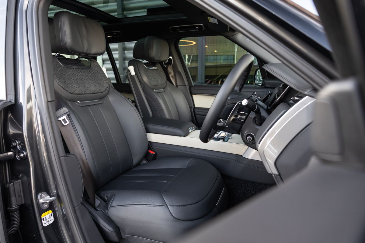 2022 Land Rover Range Rover SV