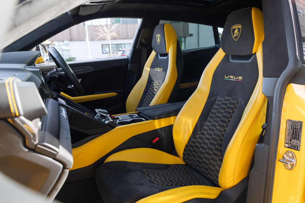 2022 Lamborghini Urus Pearl Capsule