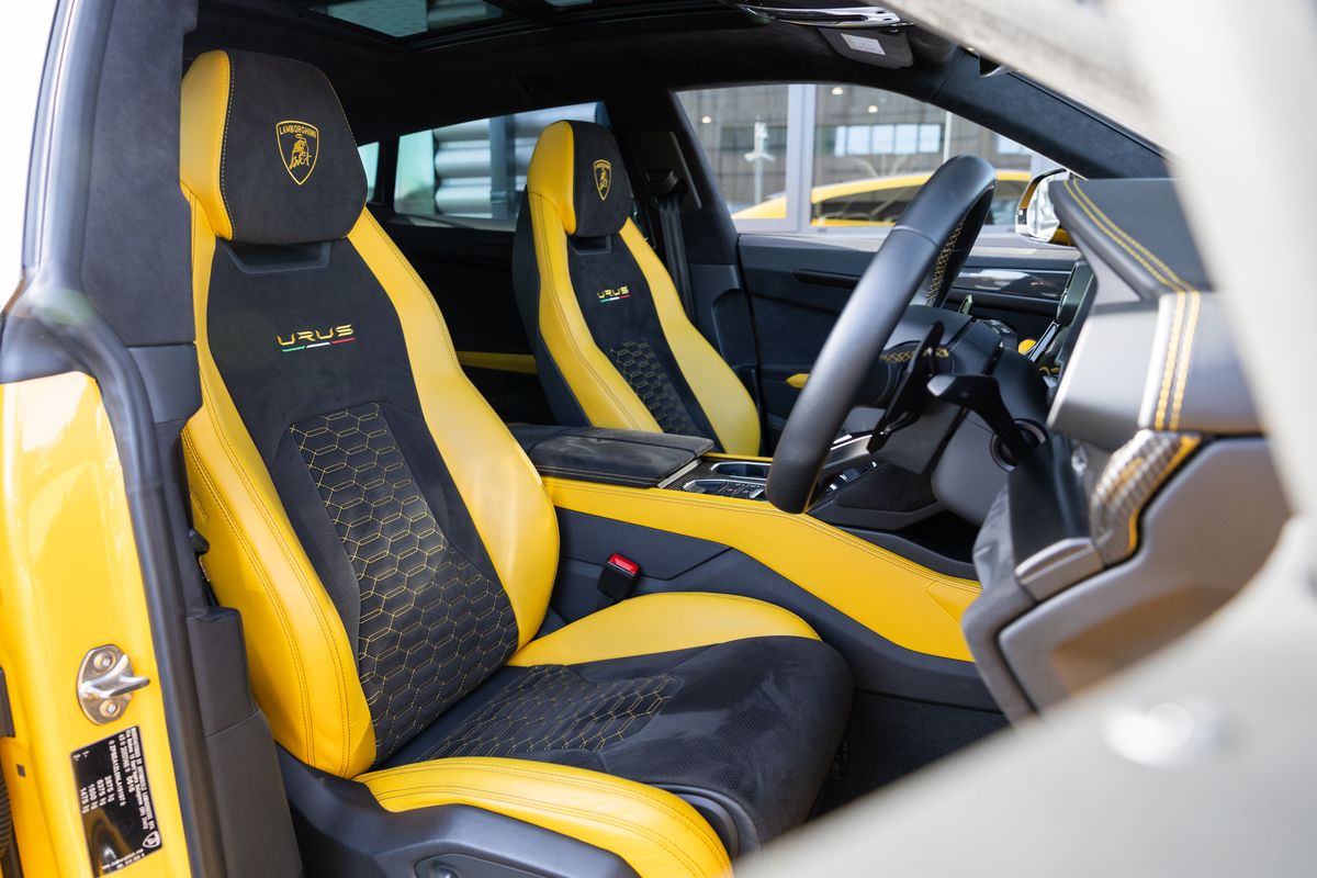 2022 Lamborghini Urus Pearl Capsule