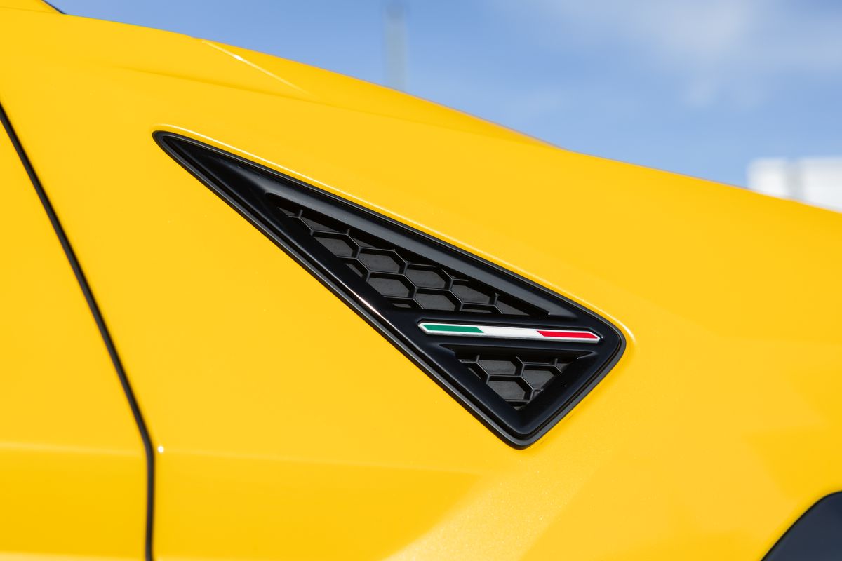 2022 Lamborghini Urus Pearl Capsule