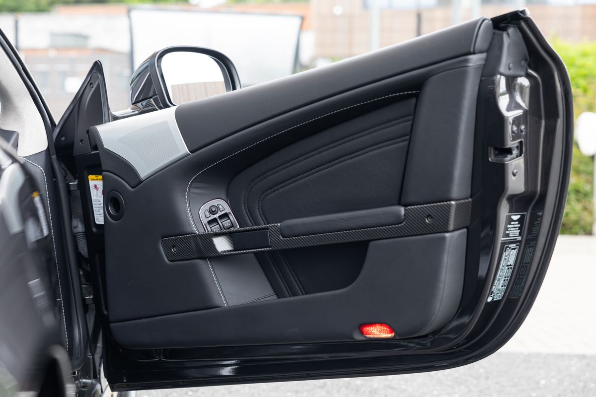 2010 Aston Martin DBS Volante