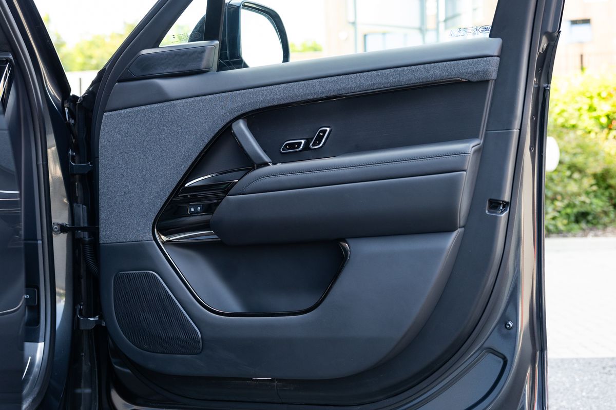 2023 Land Rover Range Rover Sport P550e Autobiography