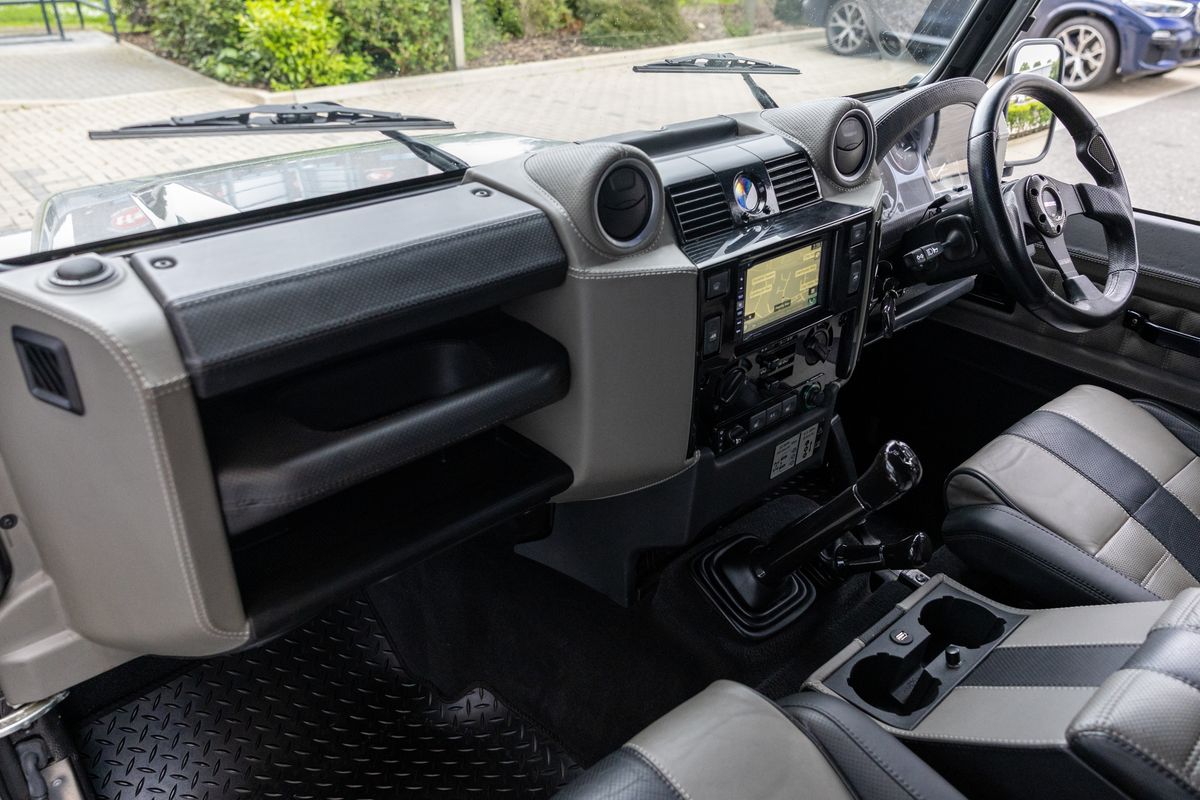 2015 Land Rover Defender 110 Urban Truck
