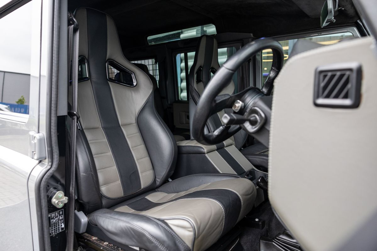 2015 Land Rover Defender 110 Urban Truck