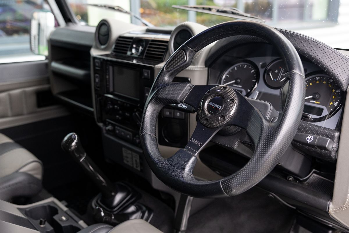 2015 Land Rover Defender 110 Urban Truck